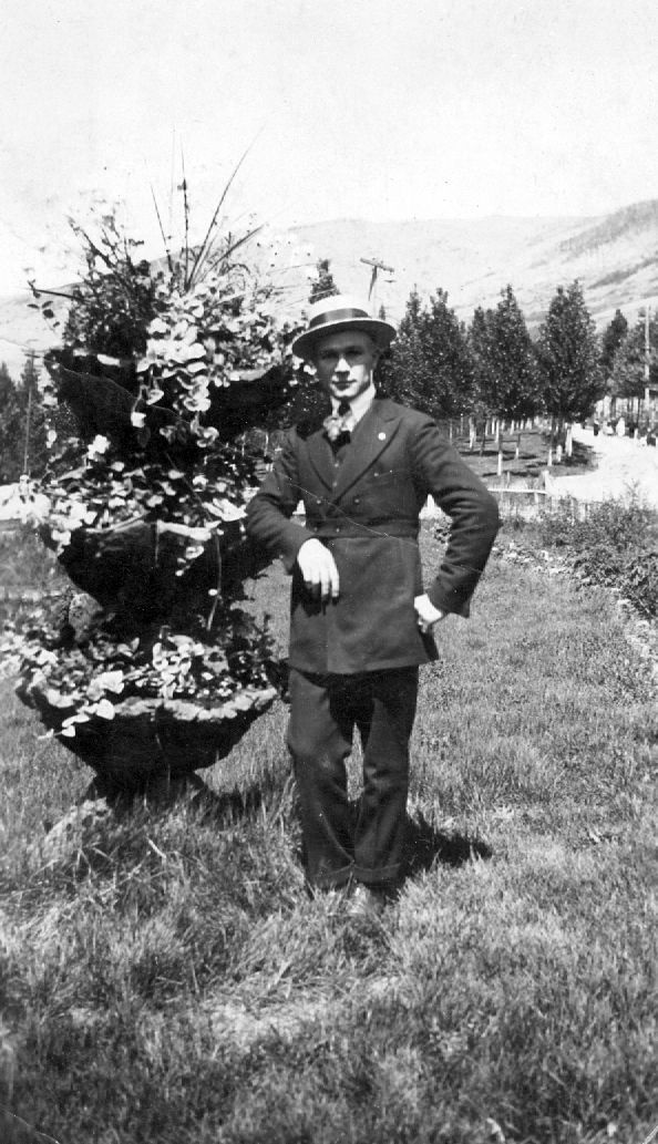 Floral display 1920